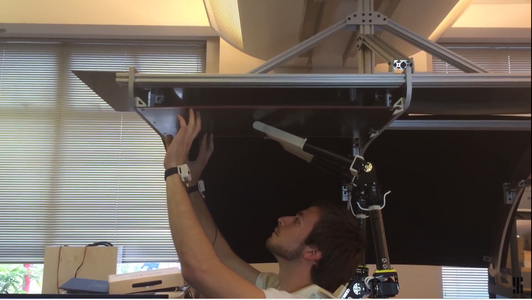 Montagearbeit über Kopf mit Roboterarm